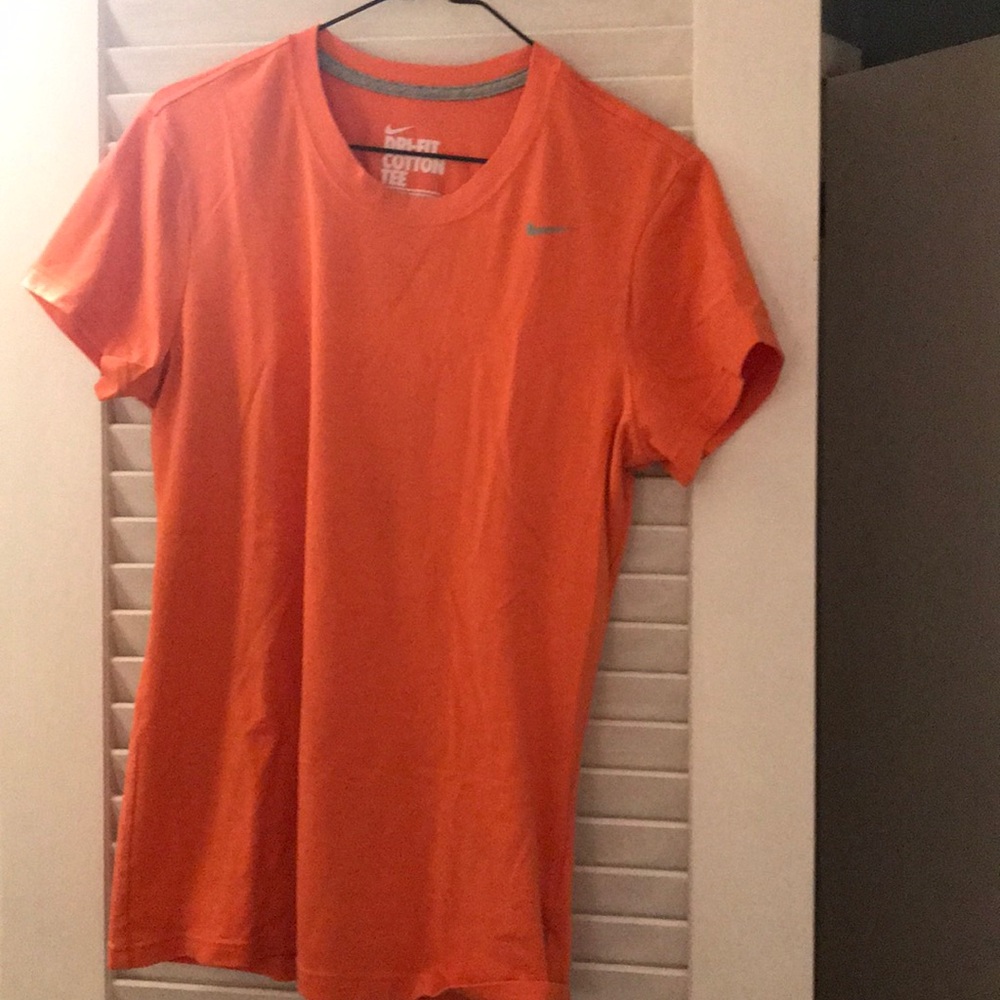 Tee shirt